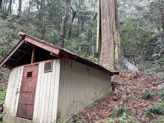 「大平山神社」鰻小屋