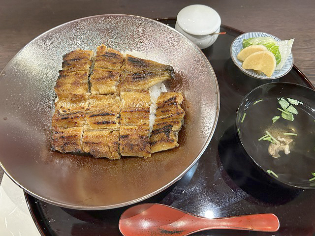 東京都目黒区うなぎ「地焼鰻寝床中目黒店」さん